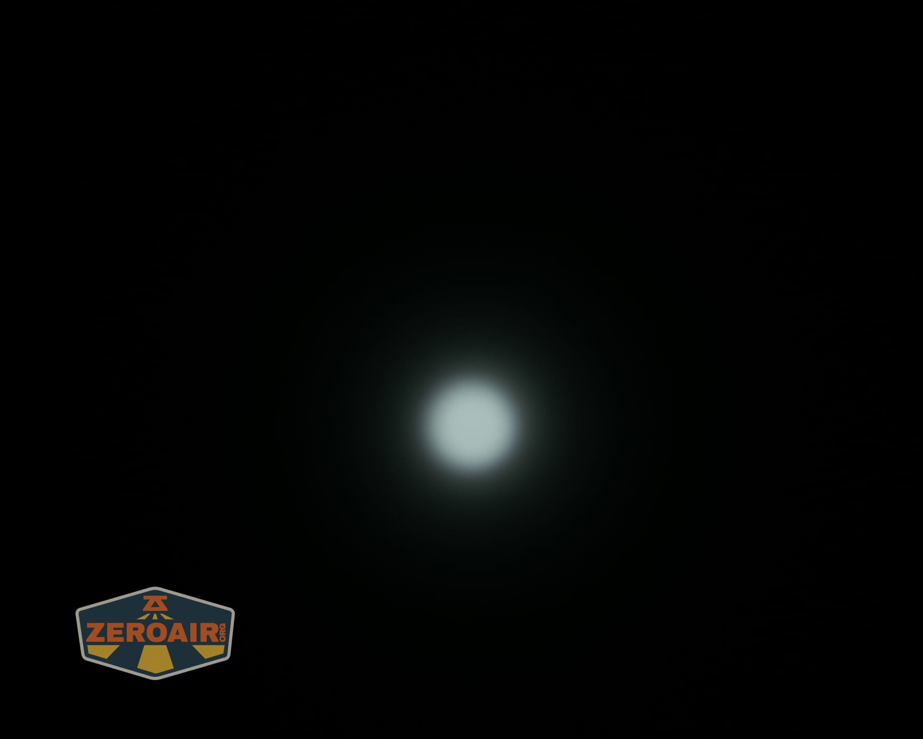 Sofirn IF22A thrower flashlight beamshots on ceiling