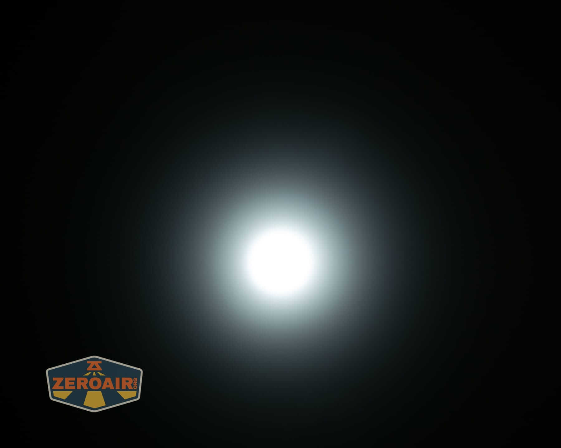 Sofirn IF22A thrower flashlight beamshots on ceiling