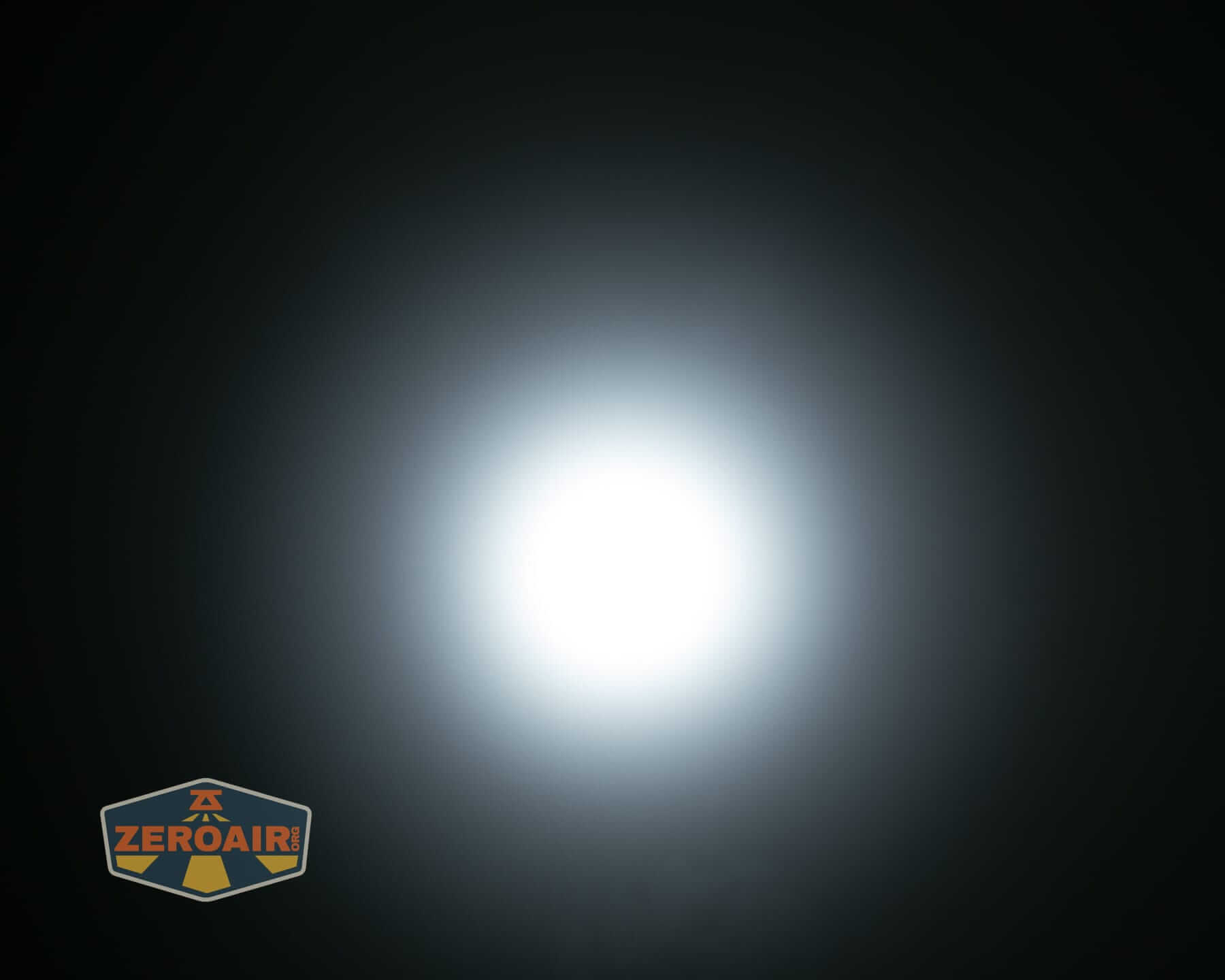 Sofirn IF22A thrower flashlight beamshots on ceiling