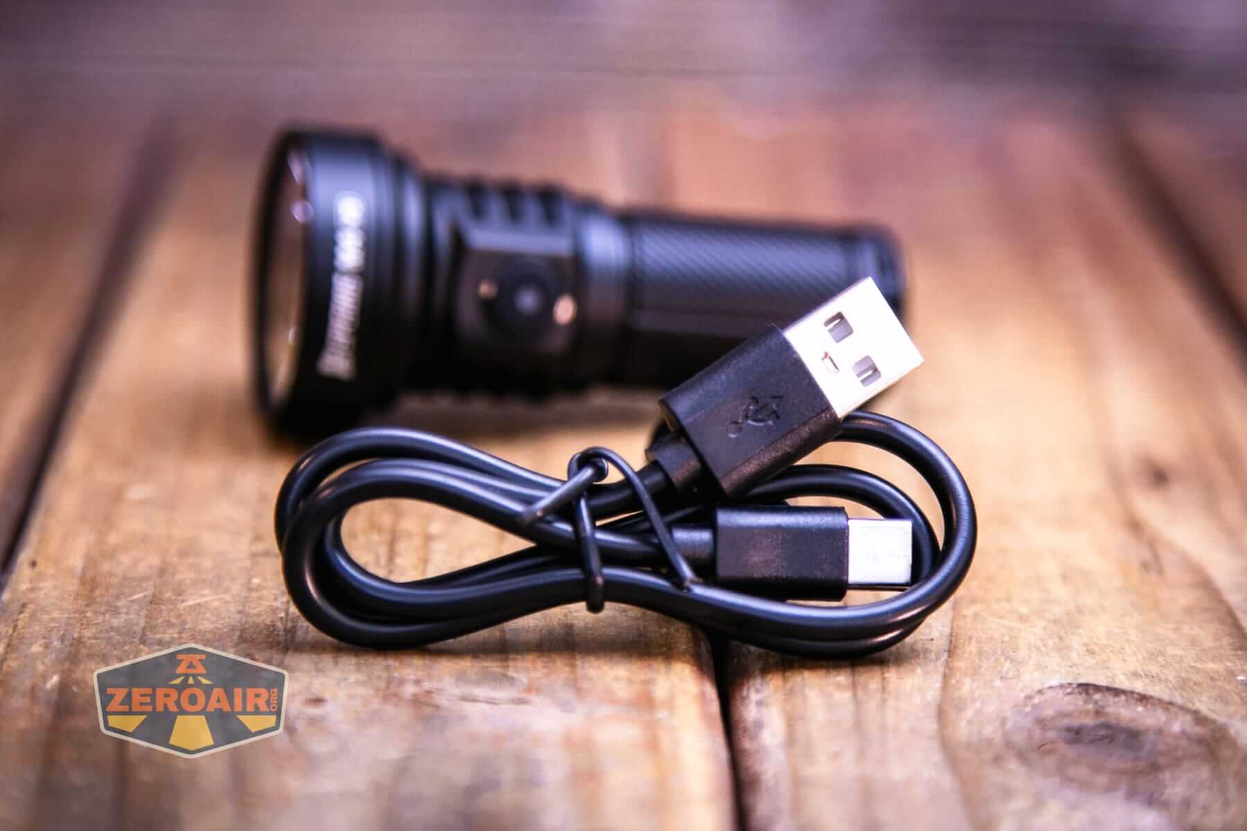 Speras M4 V3 compact EDC flashlight charging cable